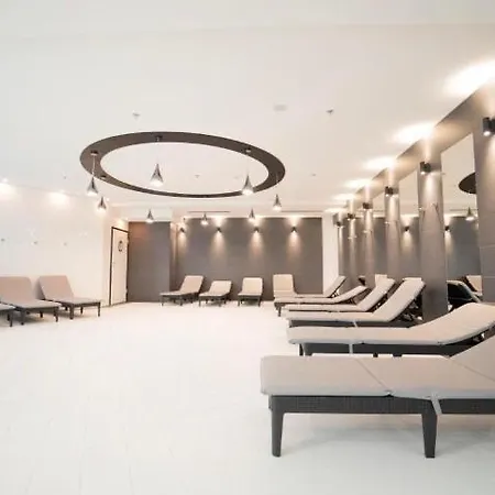 Hanza Tower Family 20 & Pool & Jacuzzi & Sauna アパート *